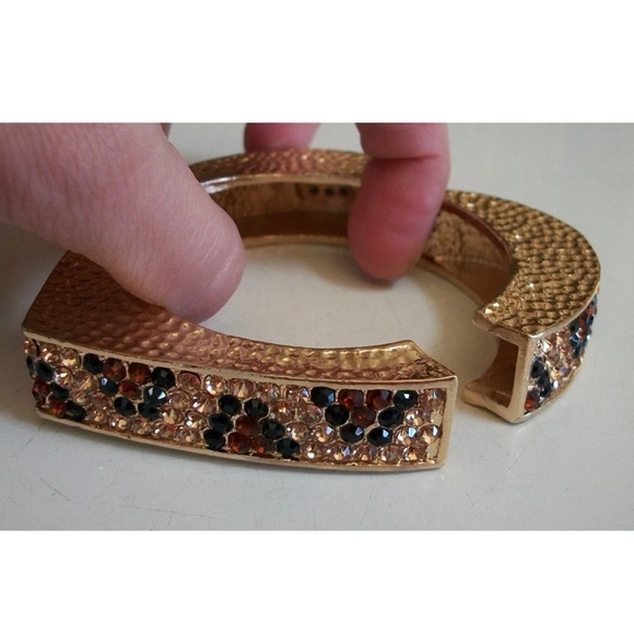 Women's Gold Finish HEART Stone Bracelet - Picture 5 of 5